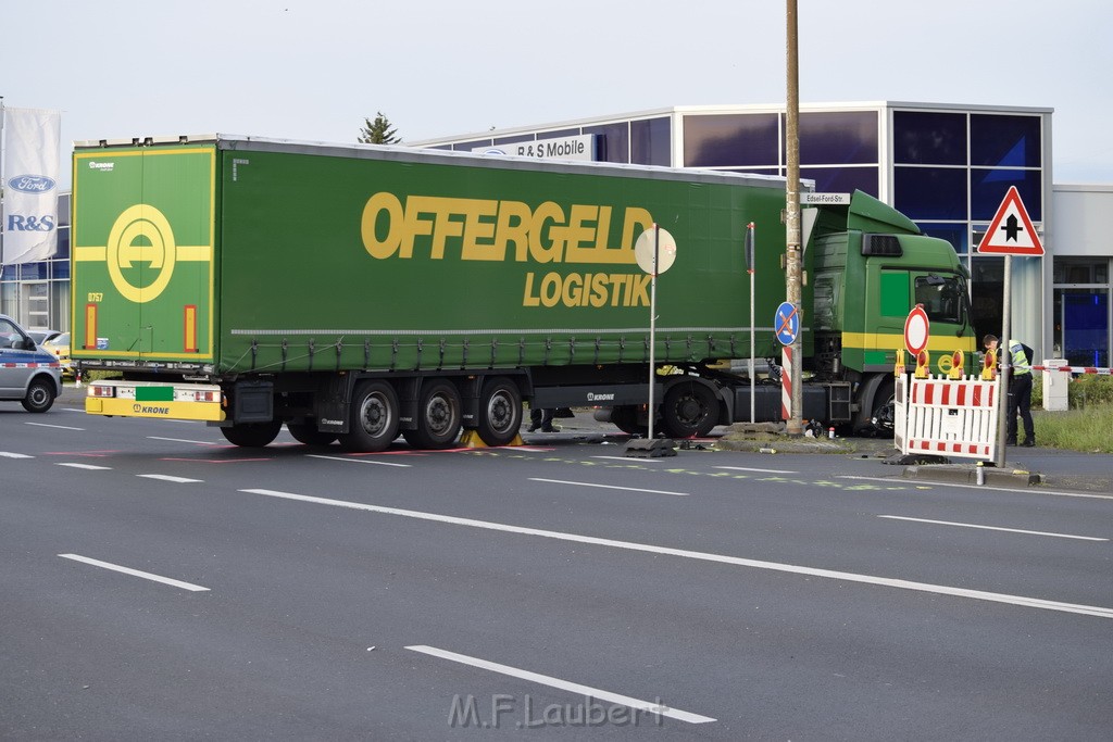 Schwerer Motorrad Unfall Feldkassel Robert Boschstr Edsel Fordstr P049.JPG - Miklos Laubert